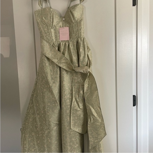 V Chapman Vera Dress in Sage Duchess - Picture 8 of 8